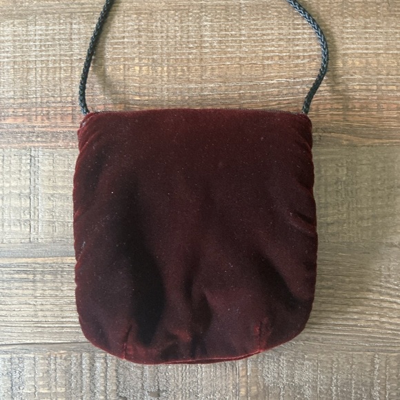 Fortina Vintage Embroidered Velvet Crossbody Bag - Picture 5 of 8
